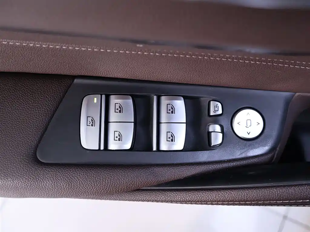 BMW 5 Series 2020 — фото 17