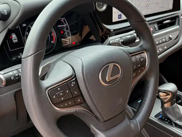 Lexus ES 2023
