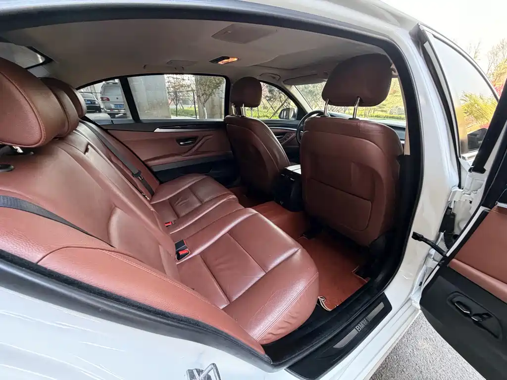 BMW 5 Series 2016 — фото 13