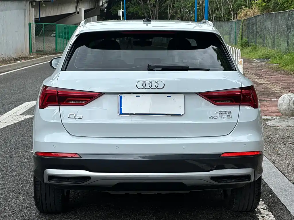 Audi Q3 2019 — фото 22