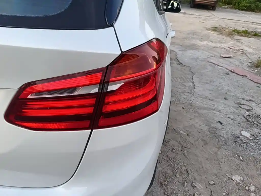 BMW 2 Series Station Wagon 2018 — фото 13