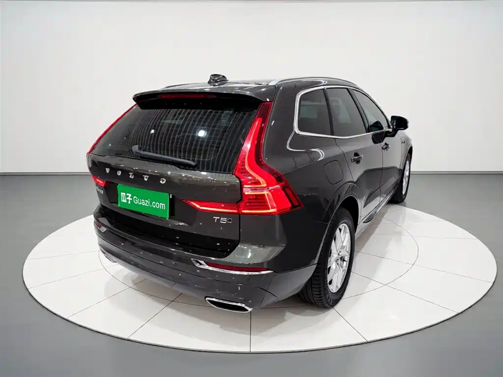 Volvo XC60 2021 — фото 7