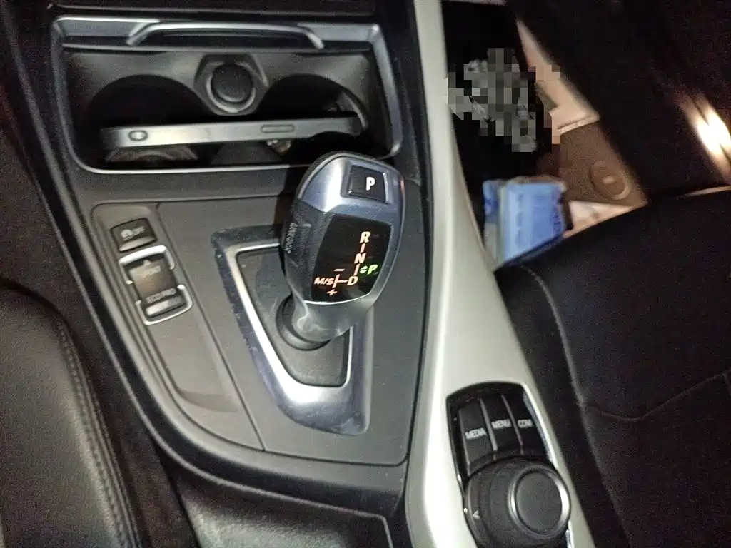 BMW 1 Series 2018 — фото 10