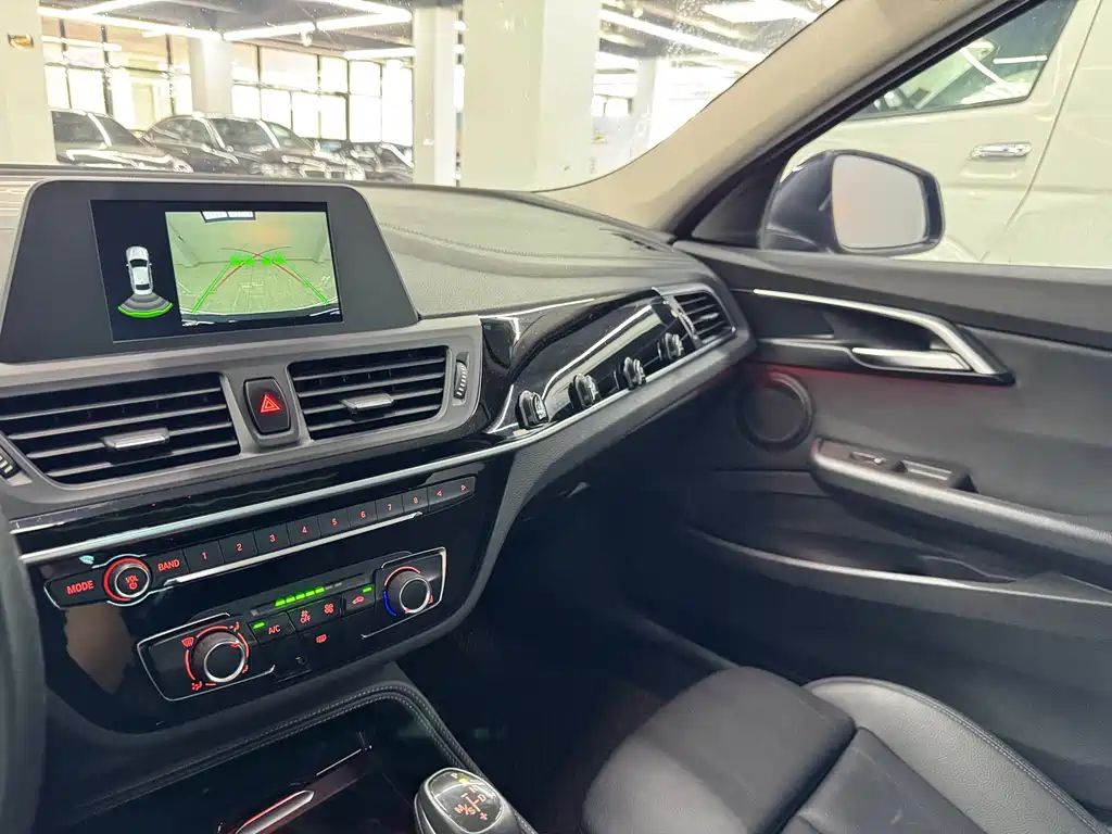 BMW 1 Series 2019 — фото 13