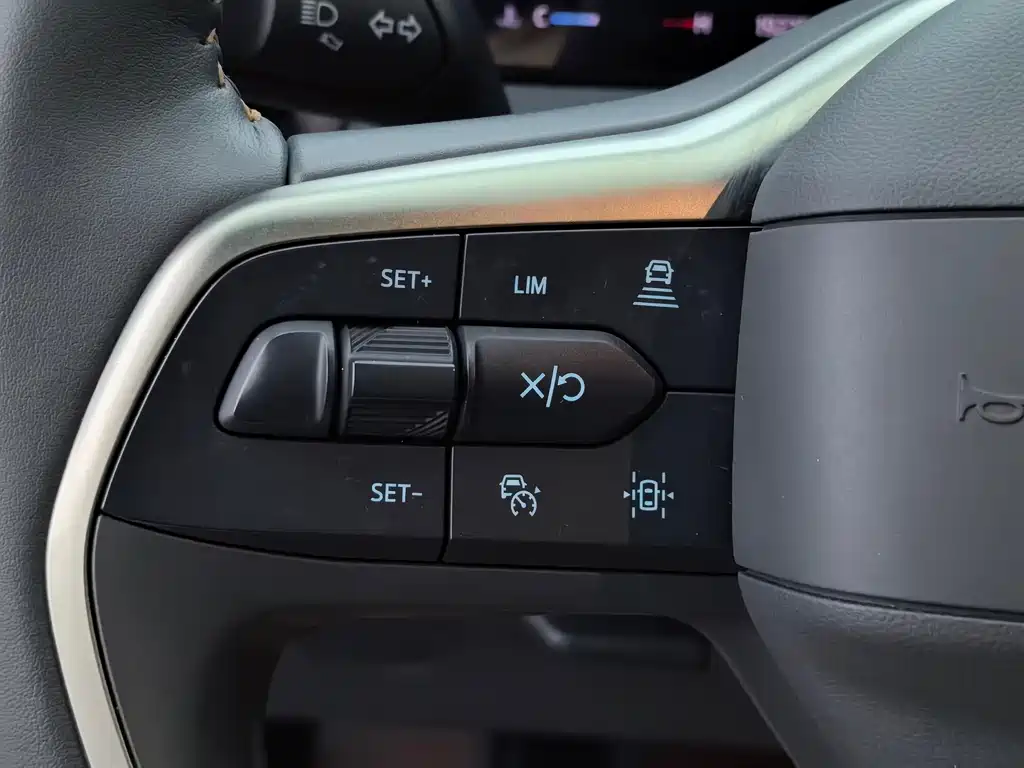 Ford Edge 2023 — фото 27