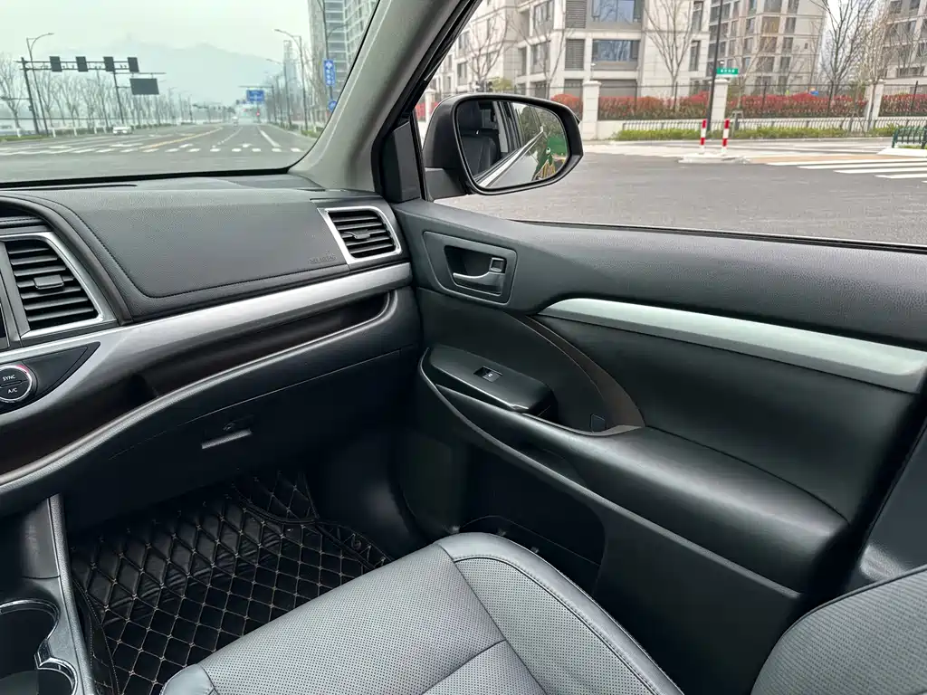 Toyota Highlander 2020 — фото 12