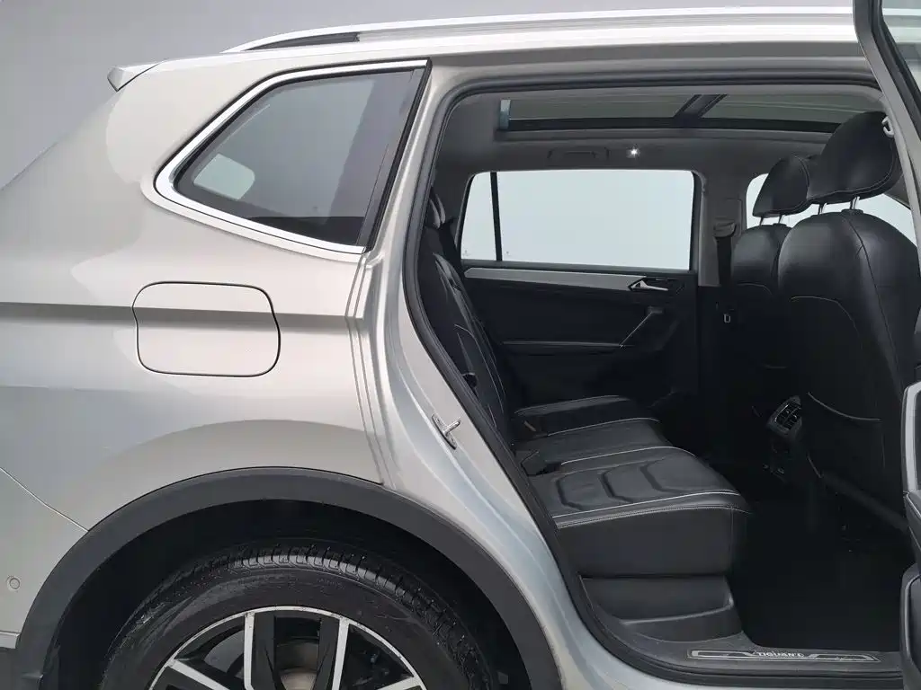 Volkswagen Tiguan L 2017 — фото 15