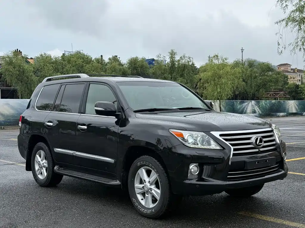 Lexus LX 2012