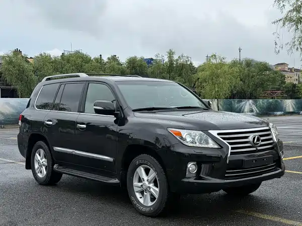 Lexus LX 2012