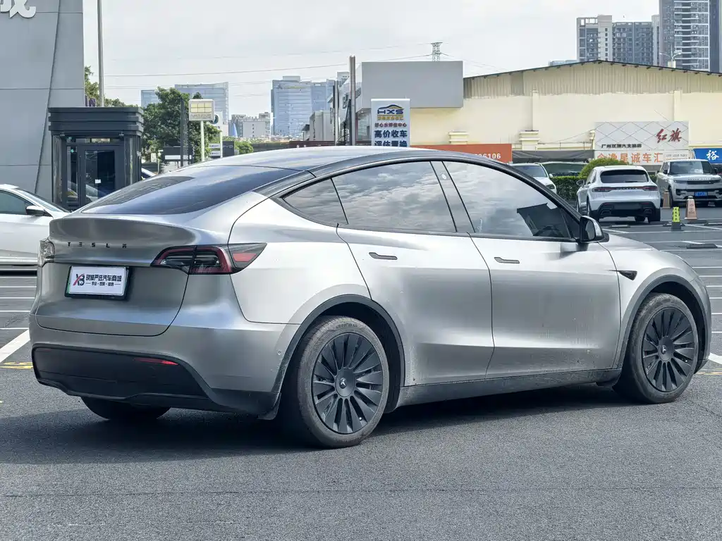 Tesla Model Y 2022 — фото 9