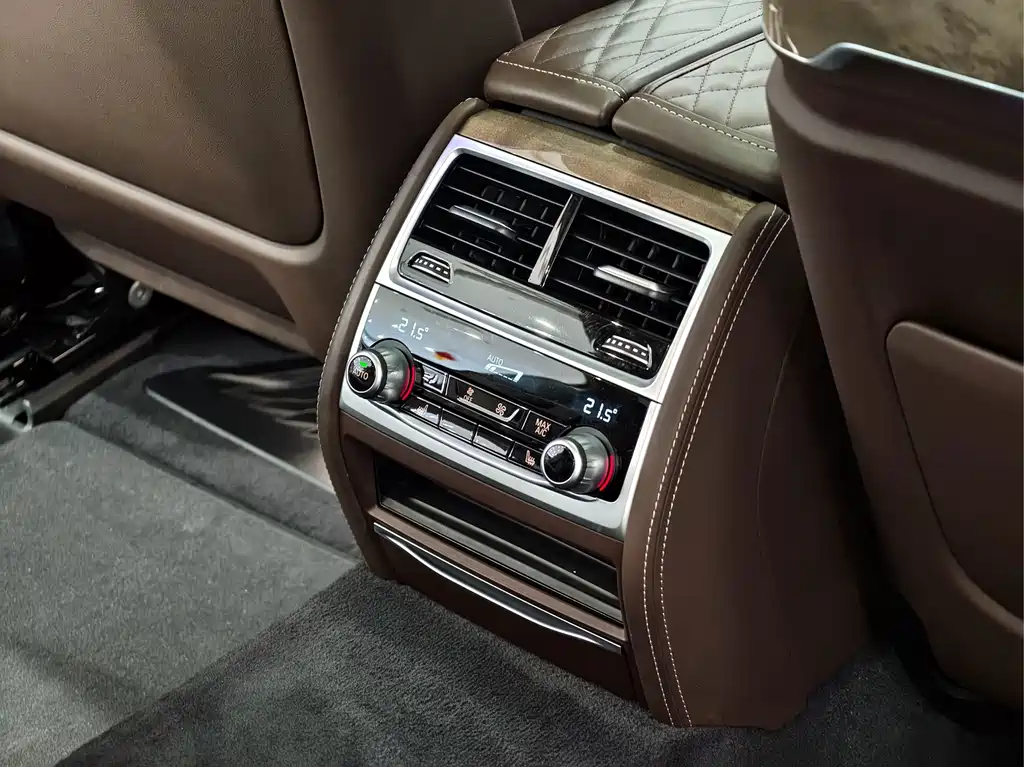BMW 7 Series 2020 — фото 17