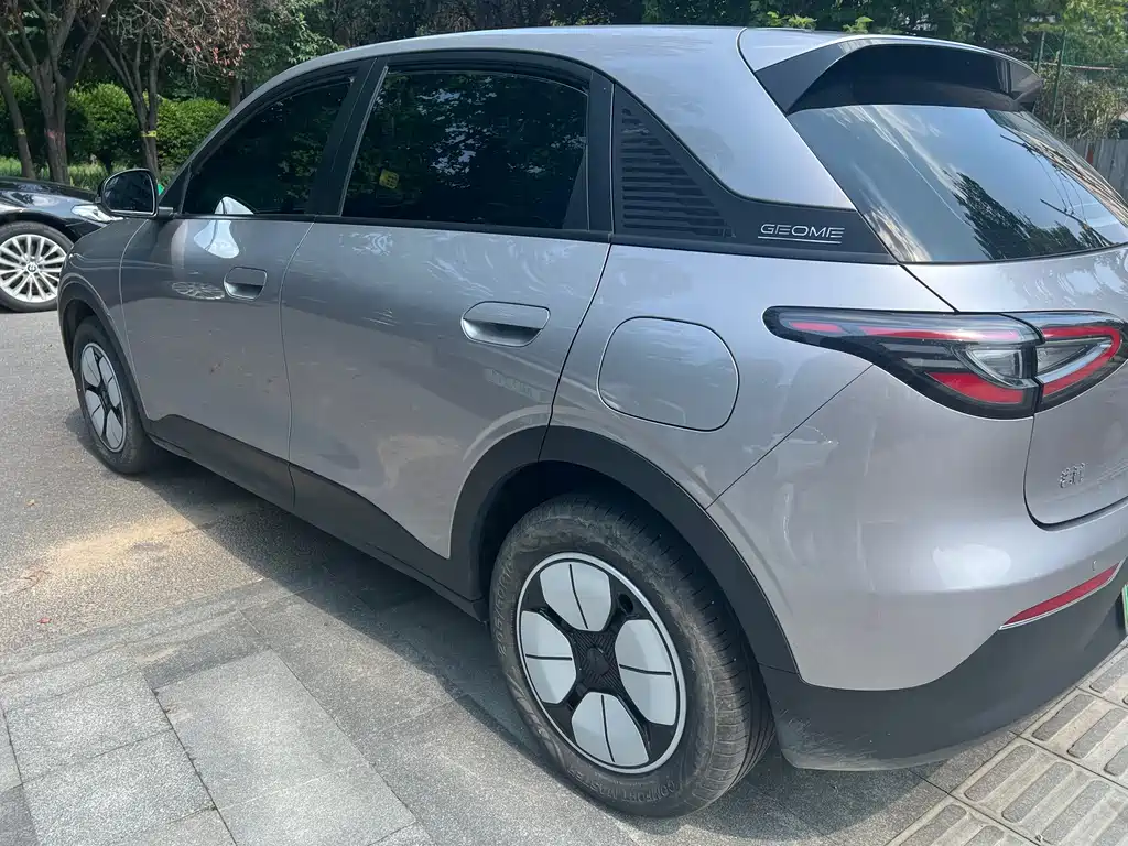 Geely Galaxy Starwish 2025 — фото 8