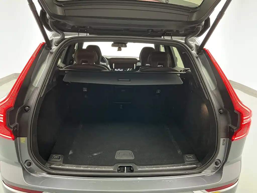 Volvo XC60 2021 — фото 12