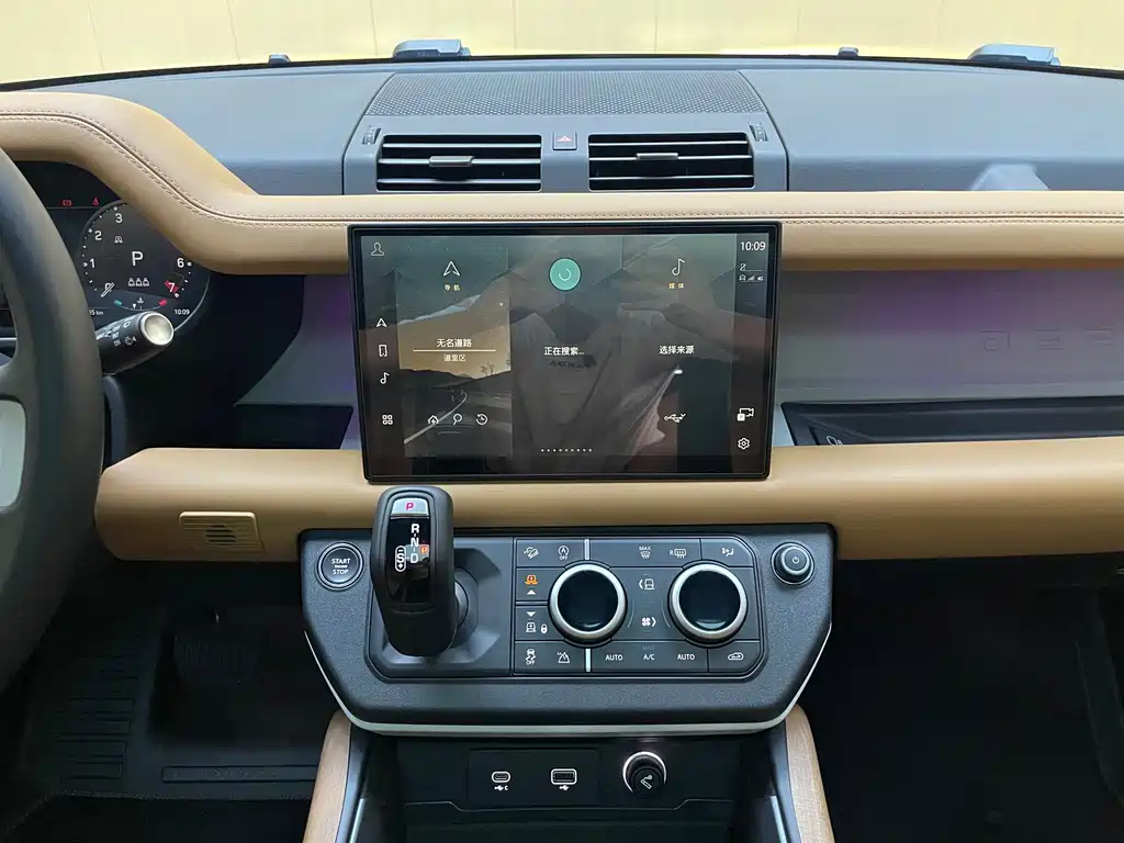 Land Rover Defender 2024 — фото 14