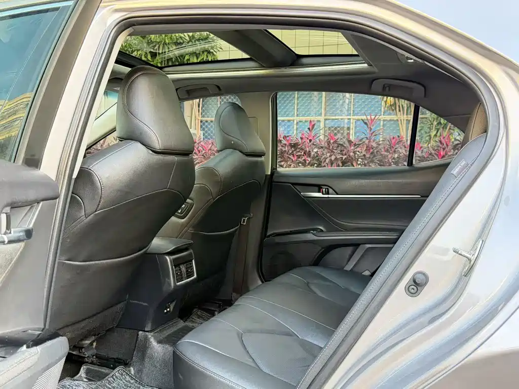 Toyota Camry 2022 — фото 9