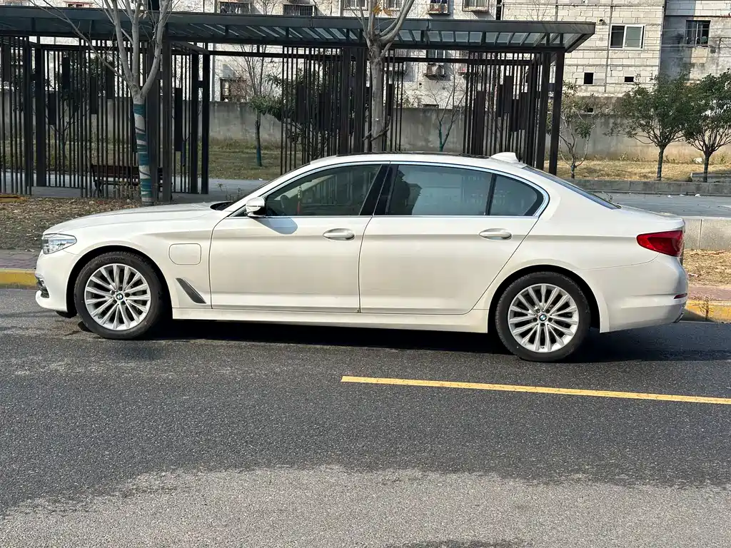 BMW 5 Series New Energy 2020 — фото 16