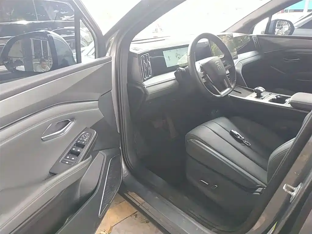 BYD L DM-i 2025 — фото 16