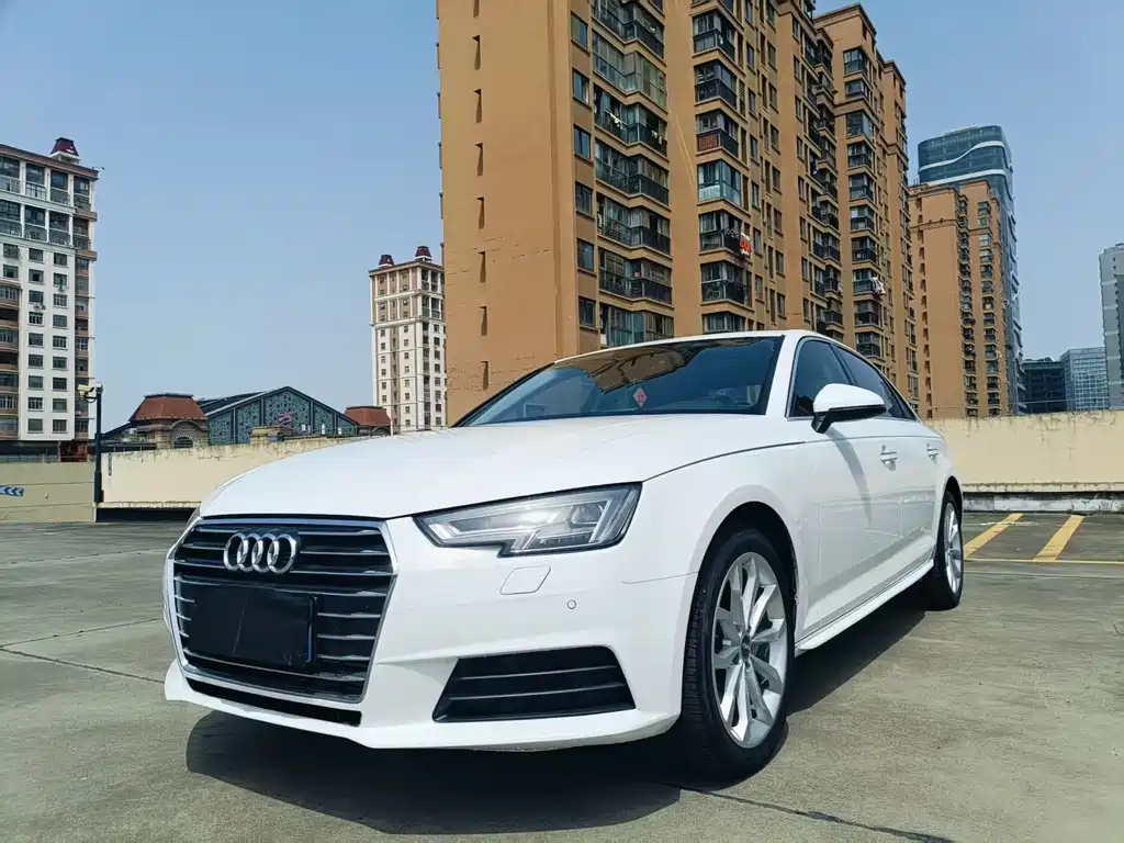 Audi A4L 2018 — фото 1