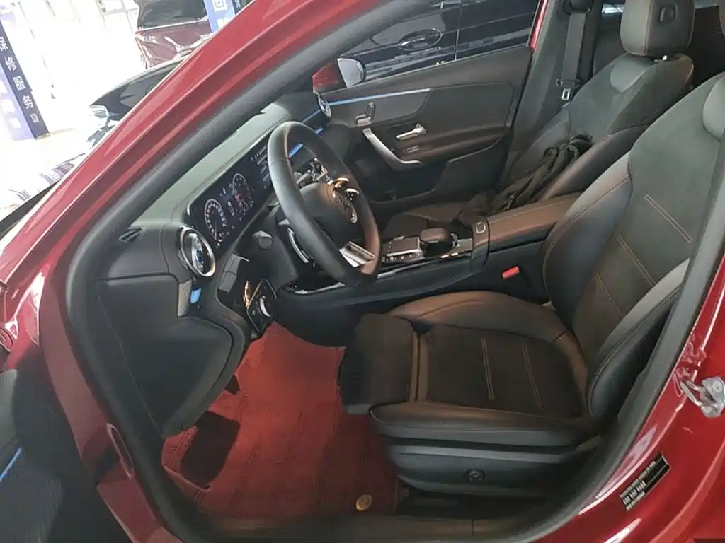 Mercedes-Benz A-Class 2024 — фото 15