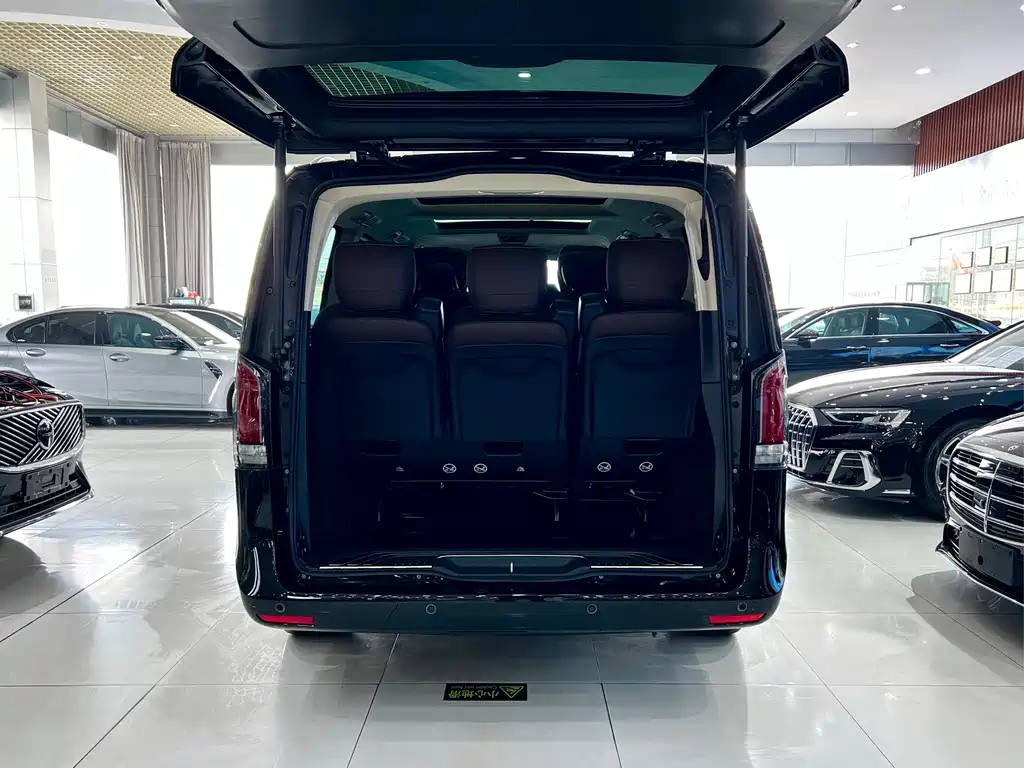 Mercedes-Benz V-Class 2025 — фото 25