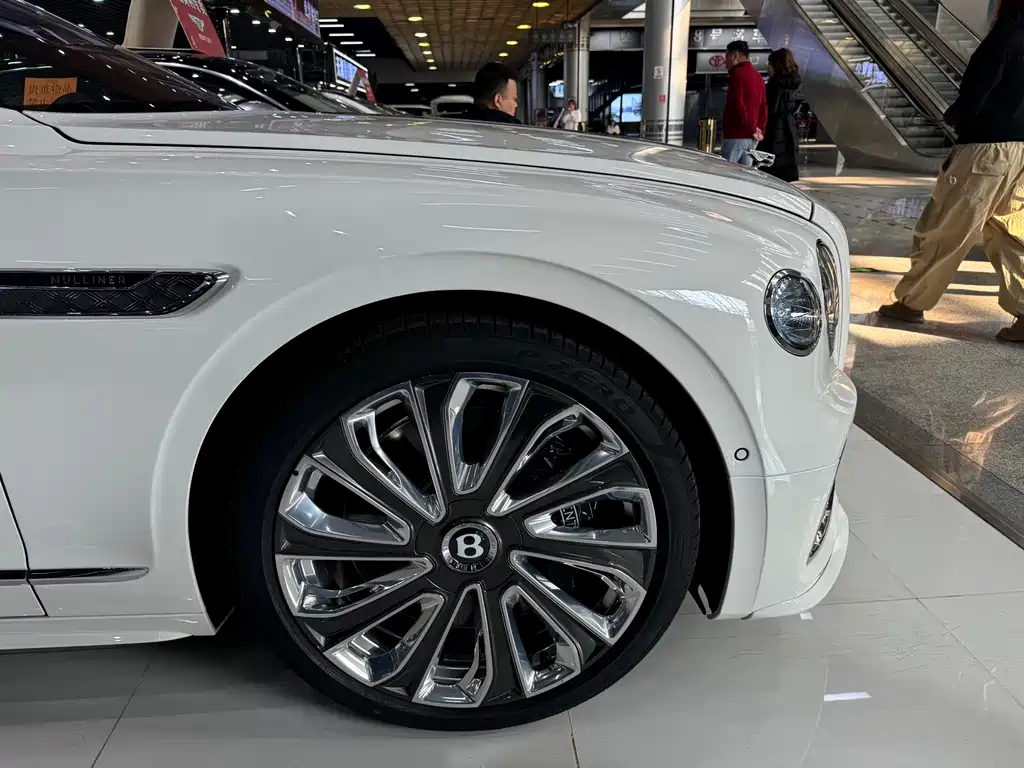 Bentley Flying Spur — фото 4