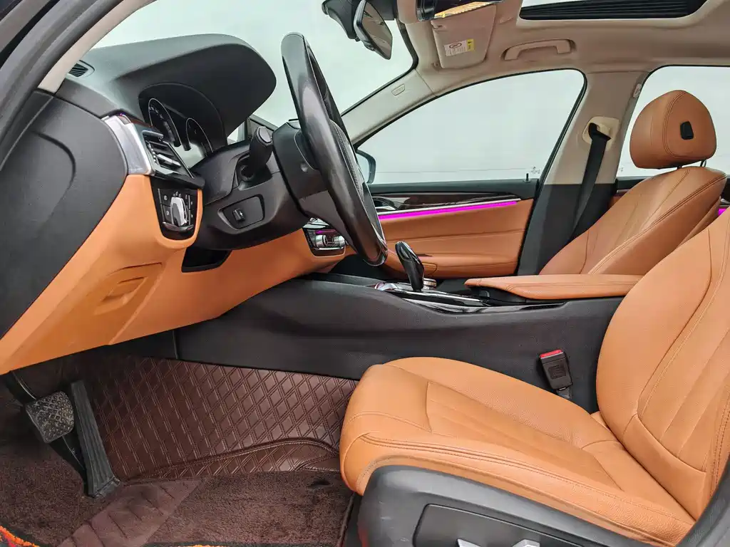 BMW 5 Series 2017 — фото 13