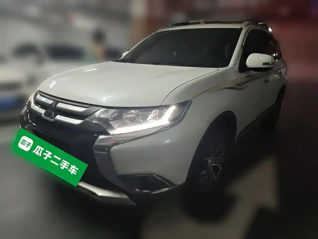 Mitsubishi Outlander 2018 — фото 1