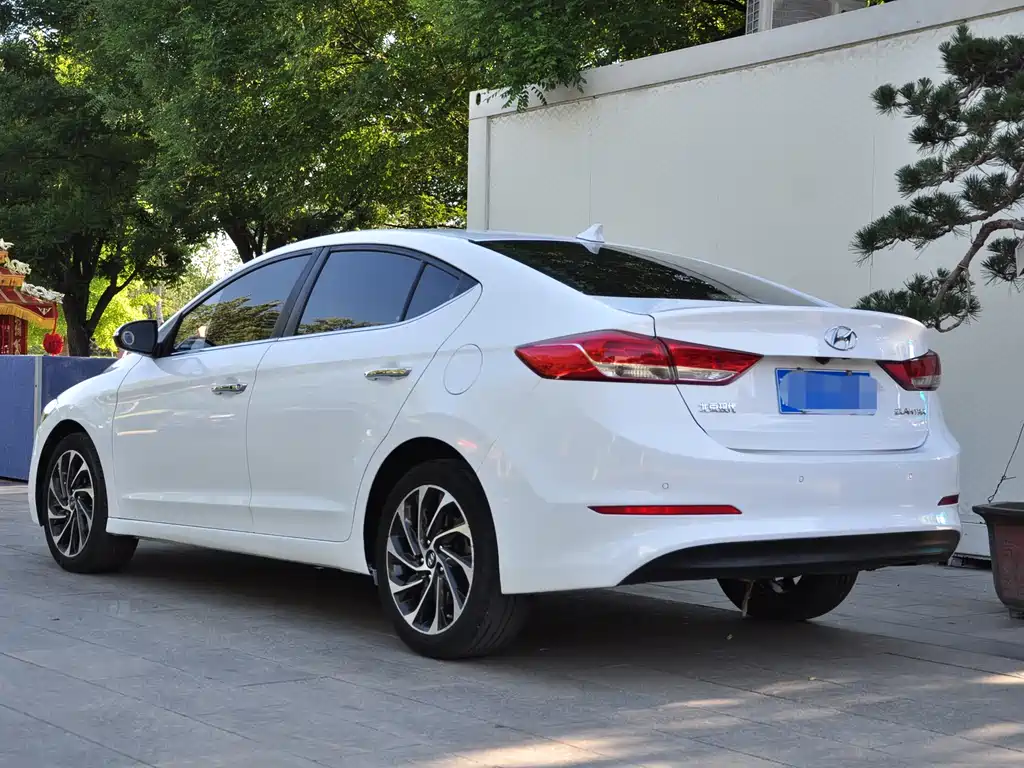 Hyundai Elantra 2019 — фото 3