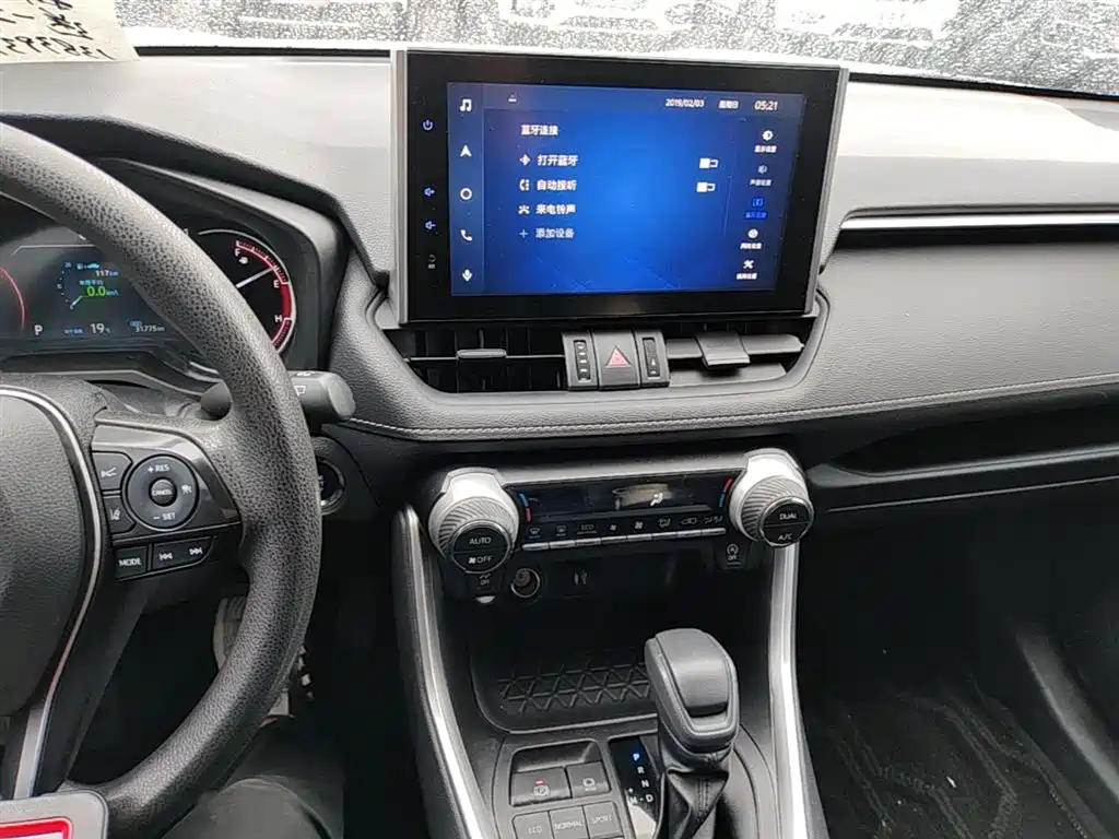 Toyota RAV4 2022 — фото 13