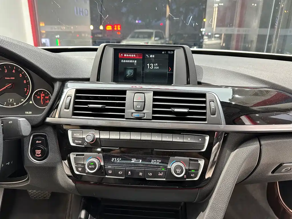 BMW 3 Series GT 2018 — фото 15