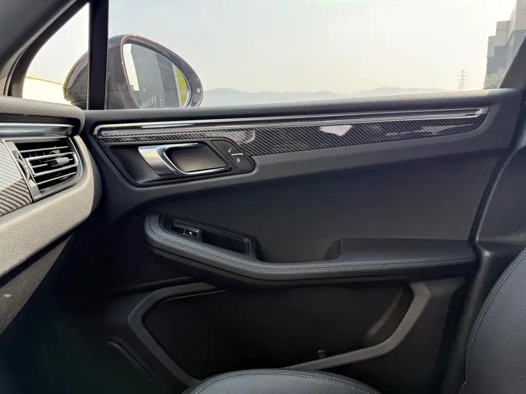 Porsche Macan 2019 — фото 27