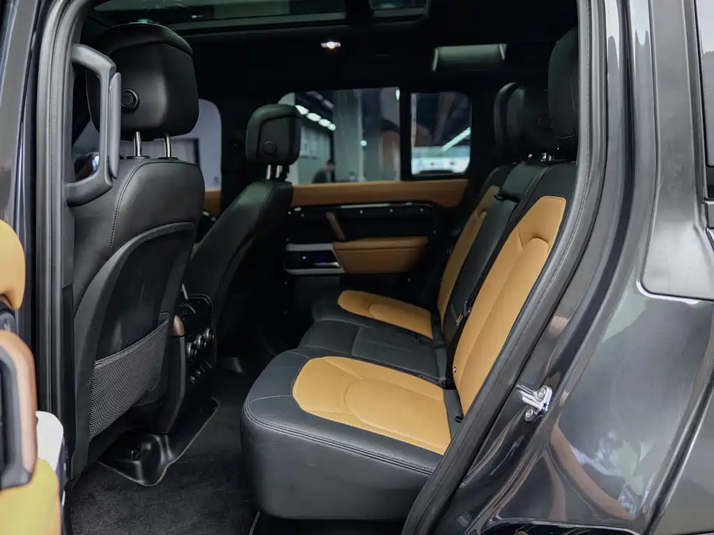 Land Rover Defender 2024 — фото 12