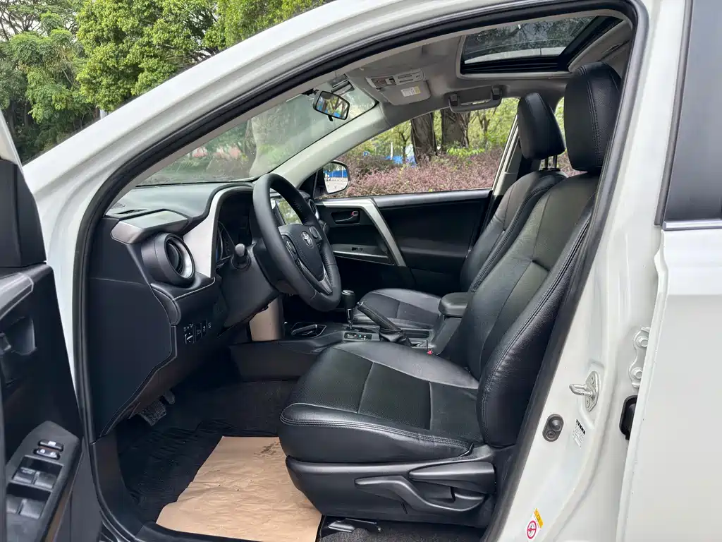 Toyota RAV4 2017 — фото 9