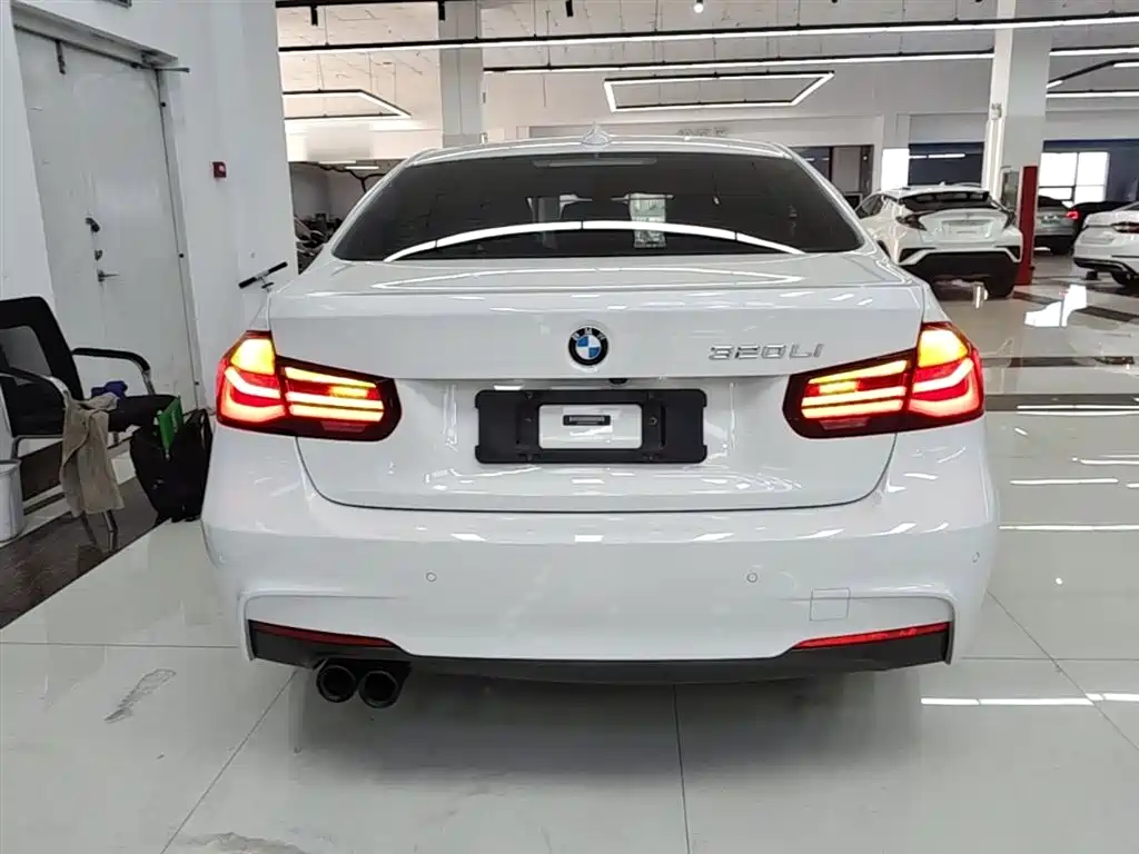 BMW 3 Series 2018 — фото 6