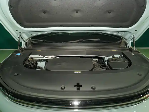 Li Auto L6 2025