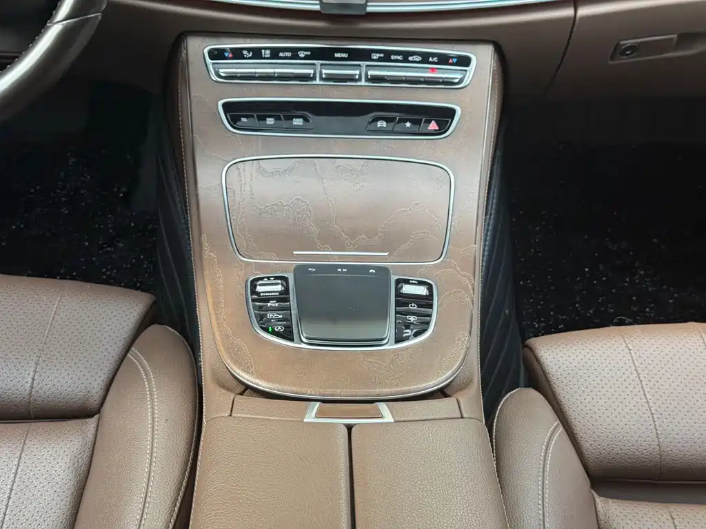 Mercedes-Benz E-Class 2022 — фото 20