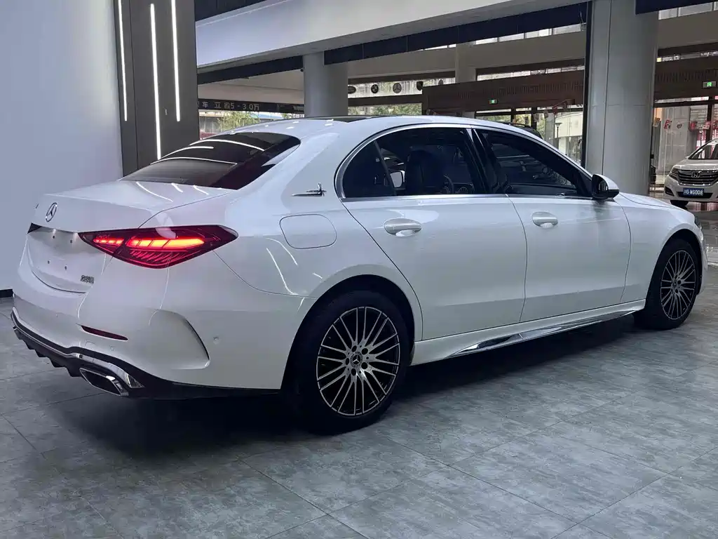Mercedes-Benz C-Class 2025 — фото 15