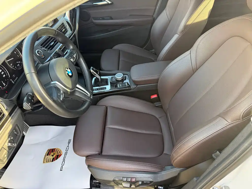 BMW 1 Series 2020 — фото 10