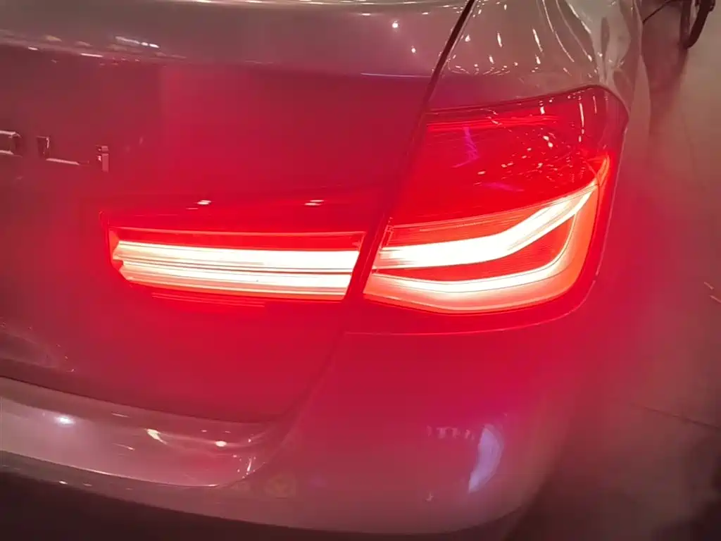 BMW 3 Series 2017 — фото 8