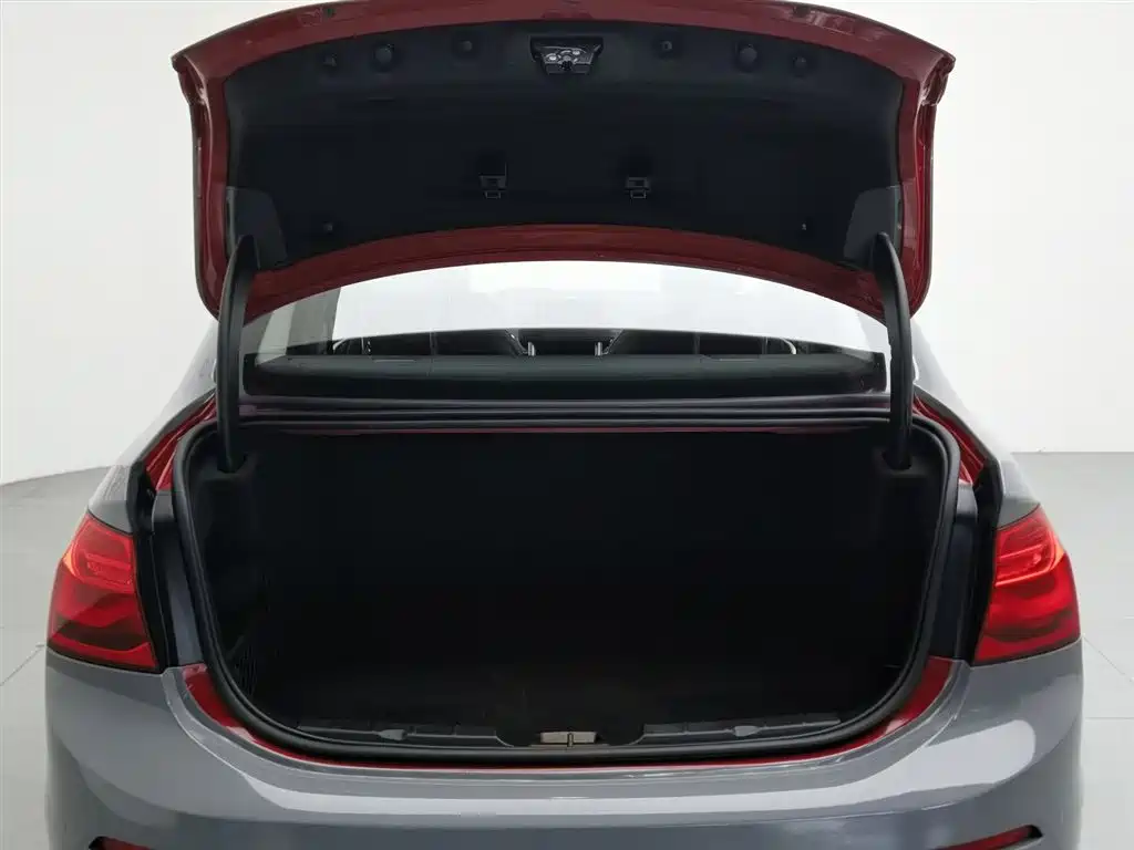 BMW 1 Series 2017 — фото 16
