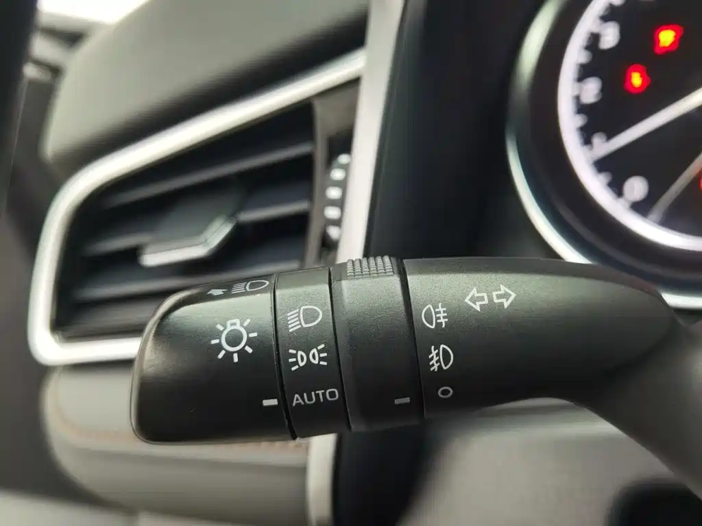 Toyota Camry 2019 — фото 21