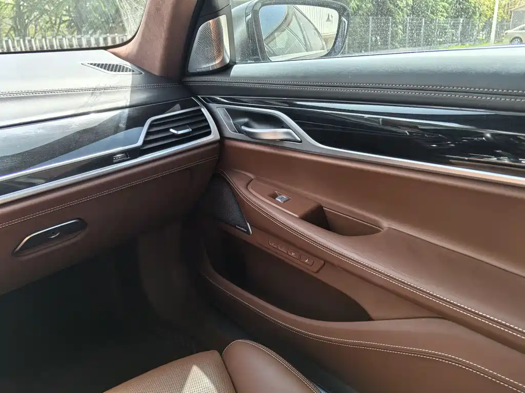 BMW 7 Series 2019 — фото 17