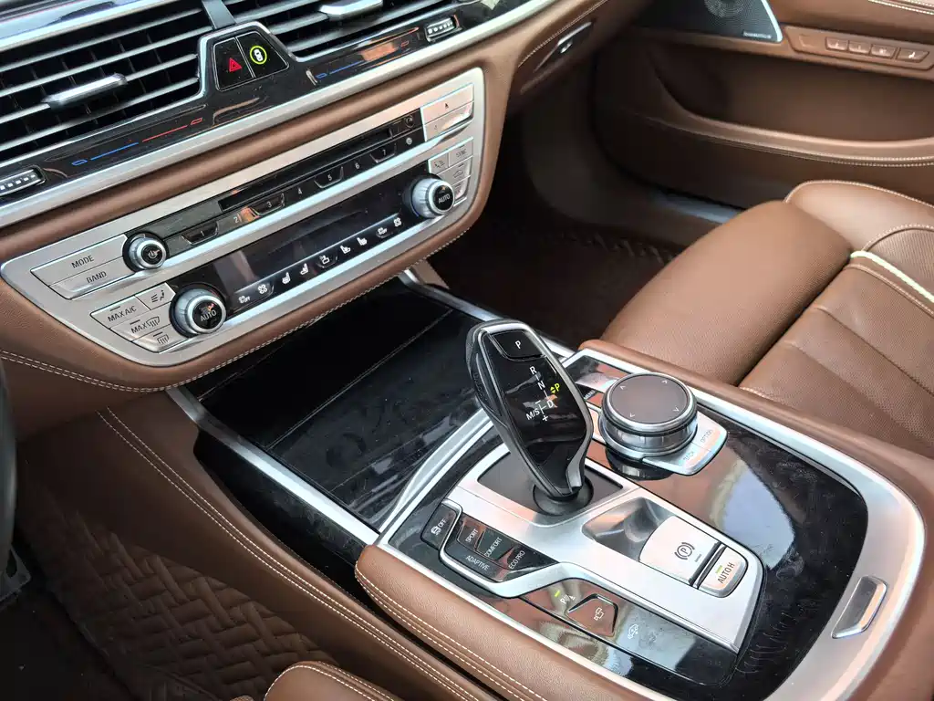 BMW 7 Series 2019 — фото 19