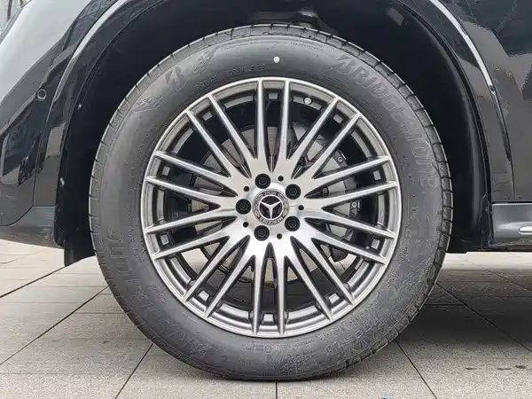 Mercedes-Benz GLC 2025