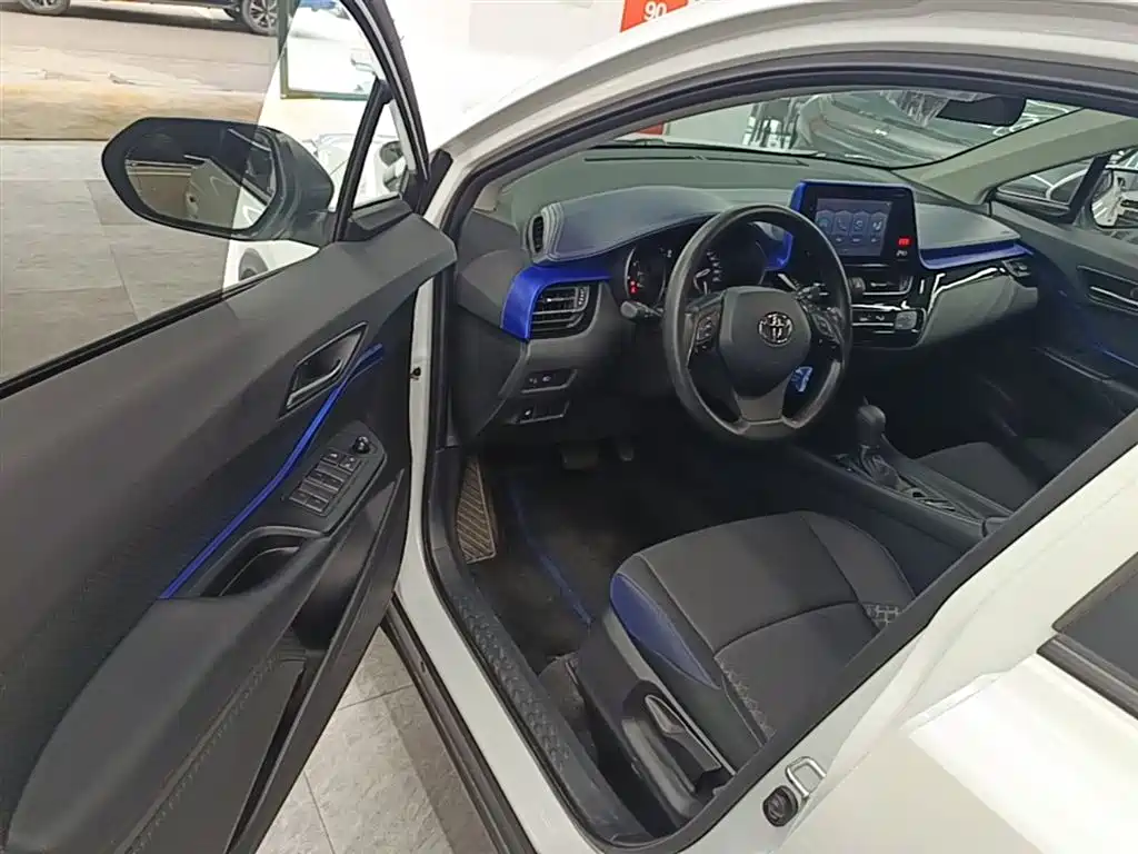 Toyota C-HR 2022 — фото 16