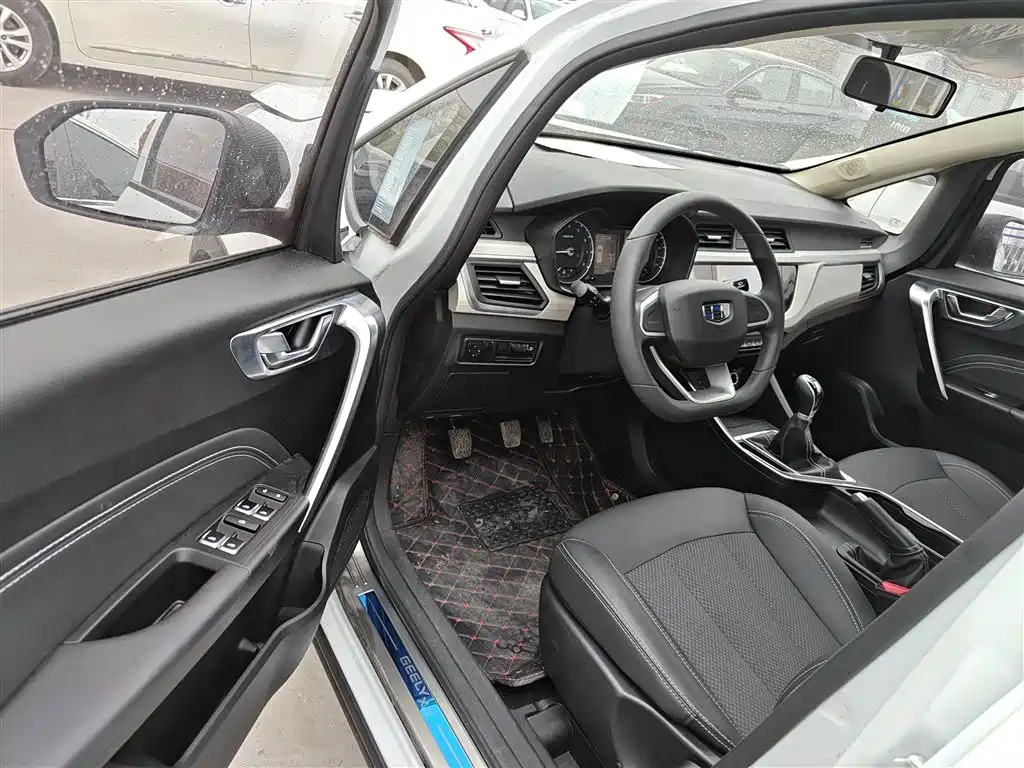 Geely Vision X3 2021 — фото 16