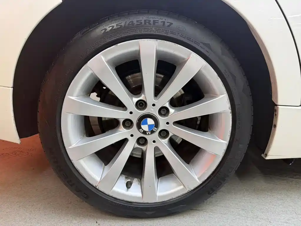 BMW 3 Series 2011 — фото 14