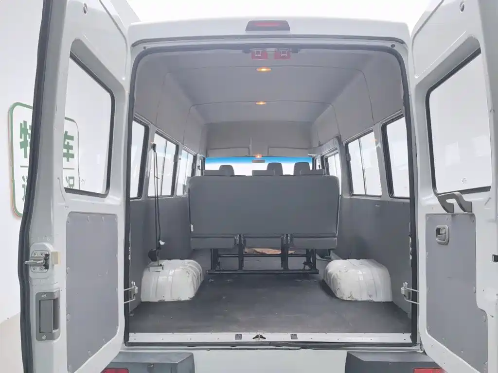 IVECO Daily 2023 — фото 16