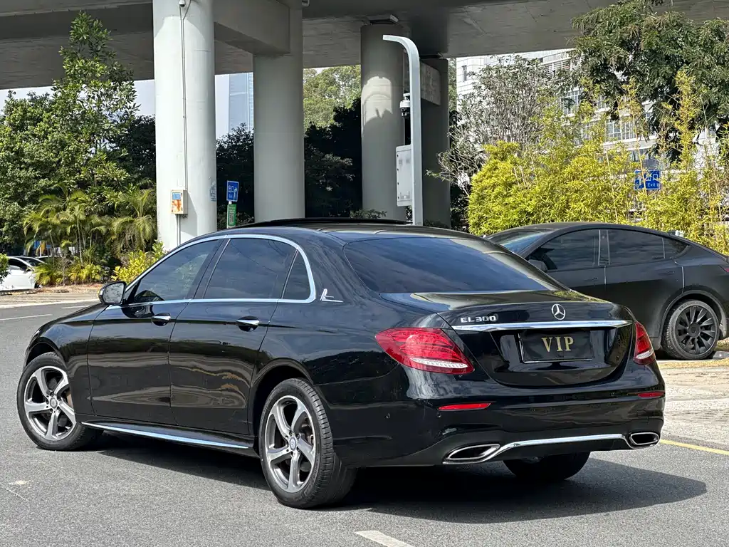 Mercedes-Benz E-Class 2017 — фото 10