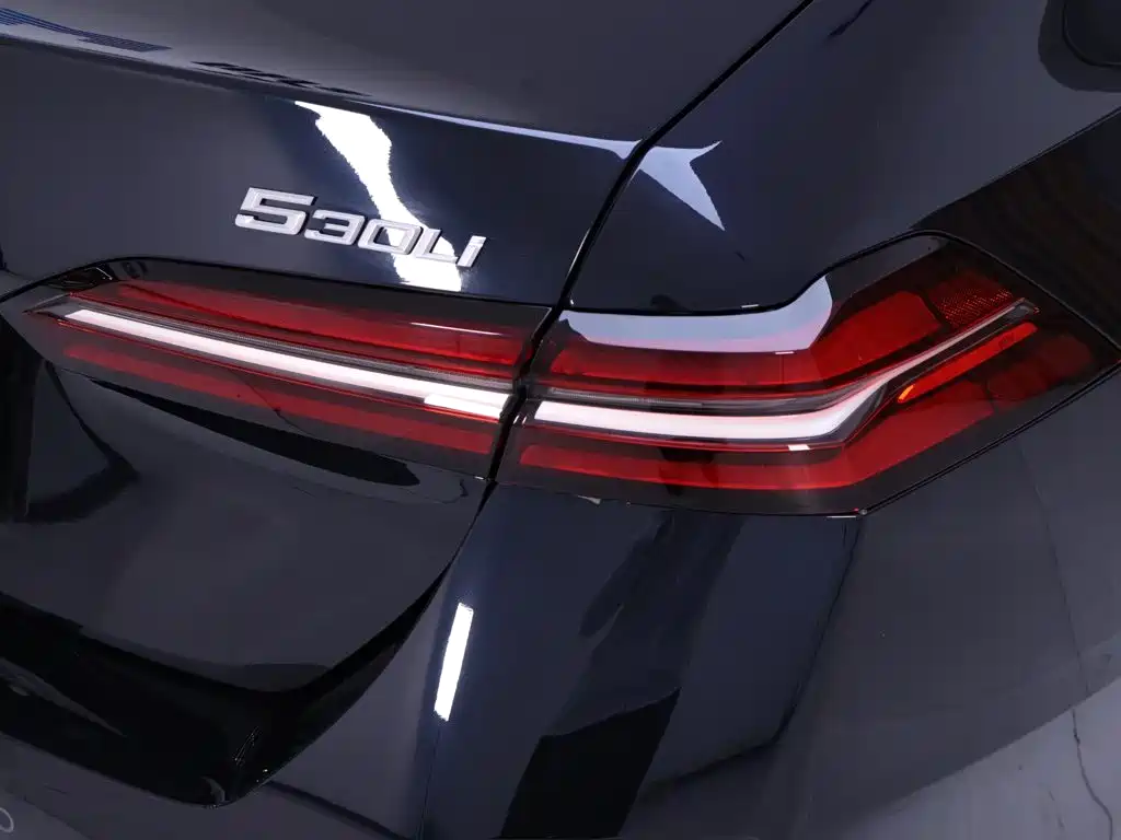 BMW 5 Series 2024 — фото 9